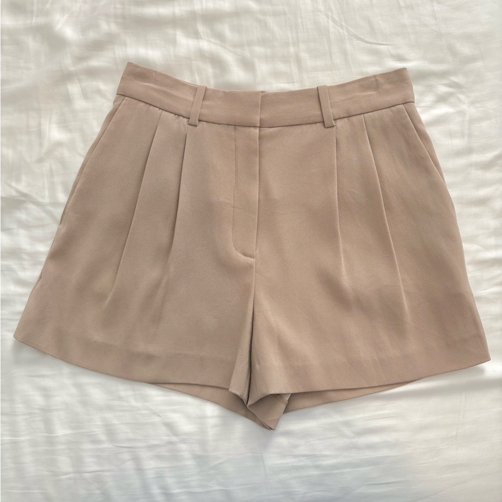 Aritzia Pleated Mini Short, size 4, tan